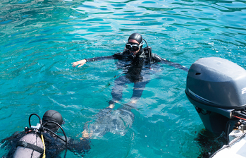 Diving lessons with an instructor.